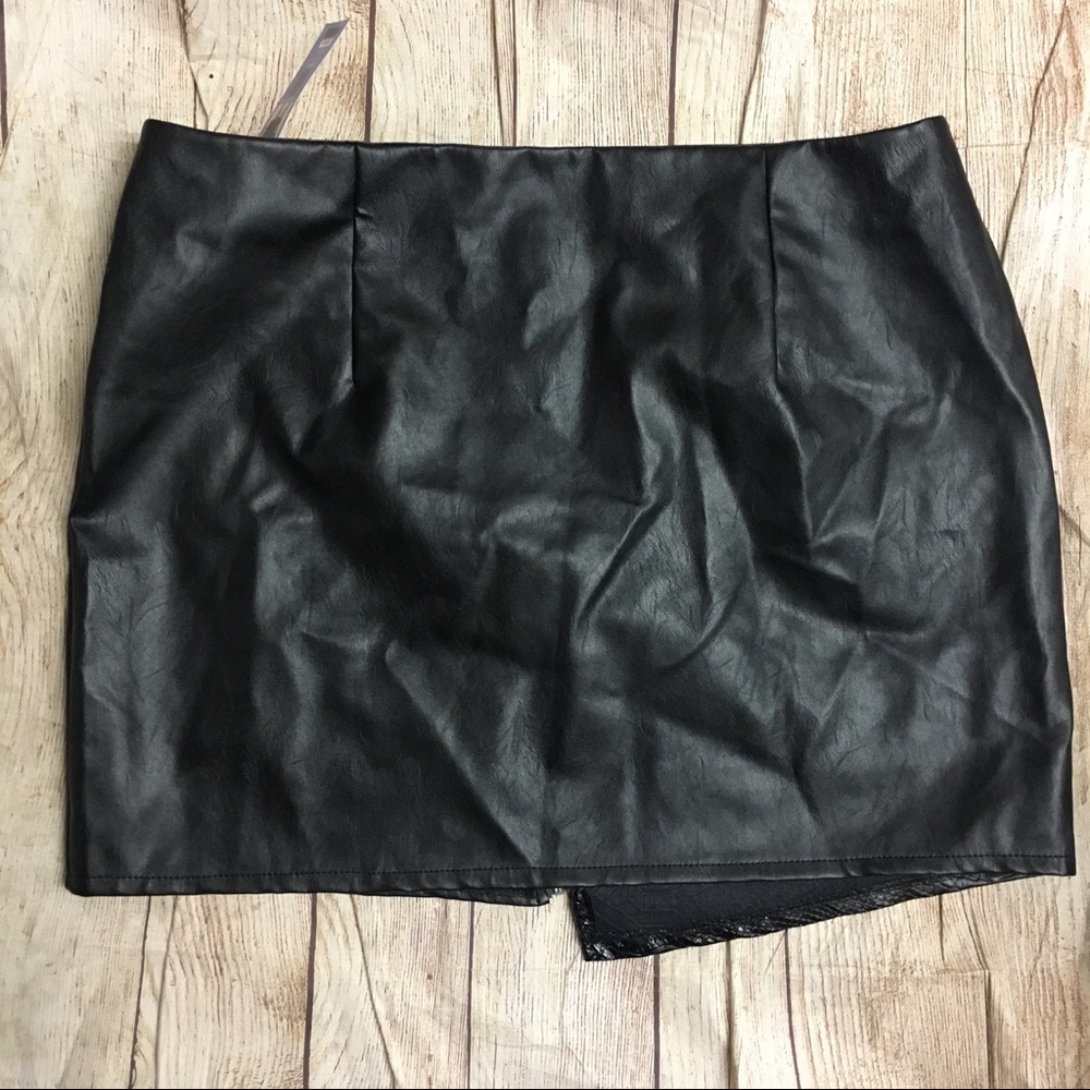 SHEIN Black Faux Alligator Zippered Mini Skirt - Picture 7 of 8